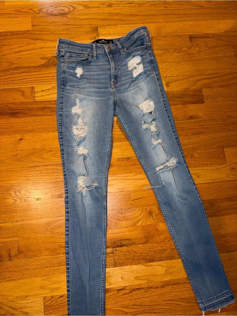 Hollister High Rise Skinny Jeans. Women's 5R. Waist 27" / Length 29". Distressed